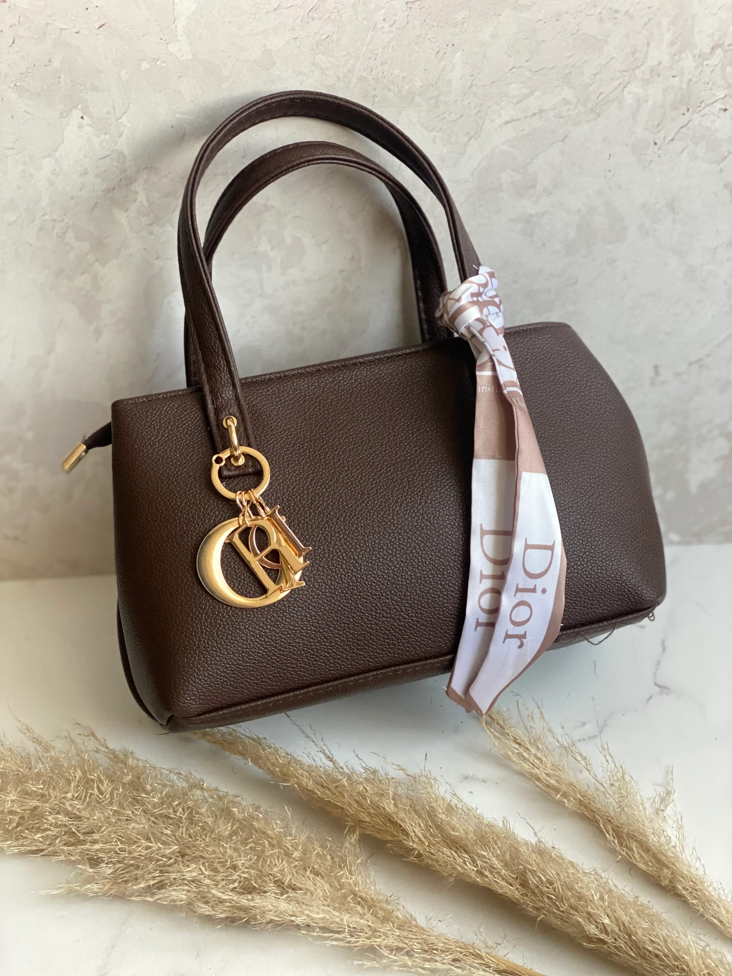 کیف دیور، قهوه‌ای